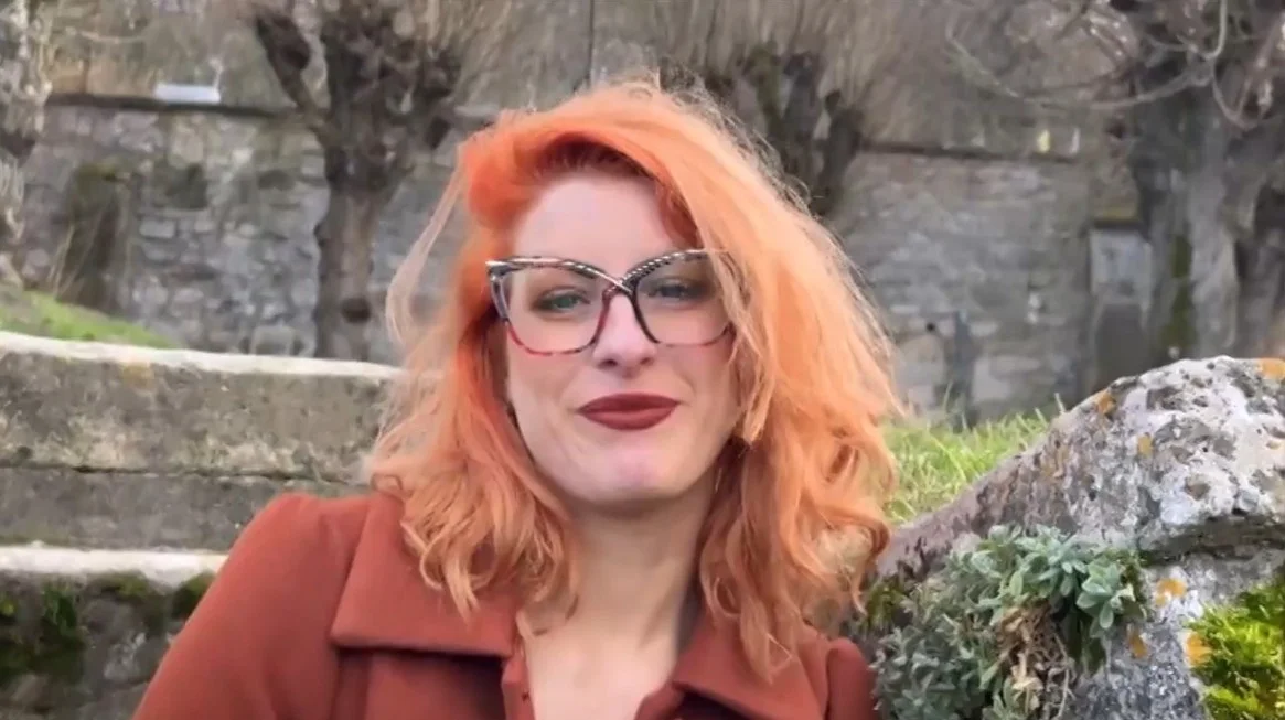 Jacquie Et Michel TV - Little Foxy - Little Foxy, 31, wanted some entertainment