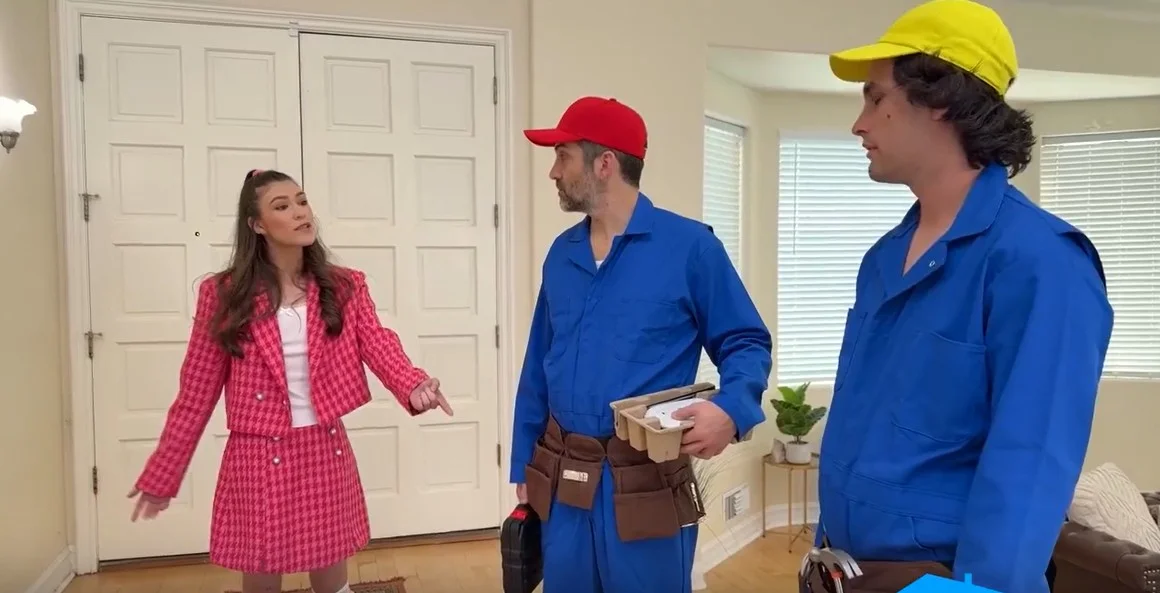 Family Strokes - Ali Jones - She's Bored, But Her Stepdad Will Keep Her Mouth Busy